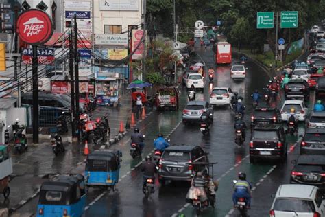 Cuaca Hari Ini Jakarta Depok Dan Bogor Diprediksi Hujan Ringan