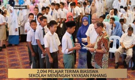 Khabar Dari Pahang Pelajar Terima Biasiswa Sekolah Menengah