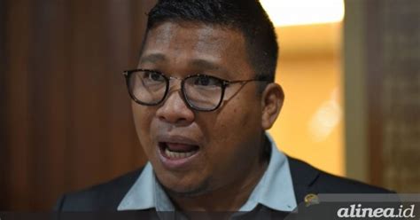 DPR Minta Kemenhub Atasi Lonjakan Harga Tiket Pesawat