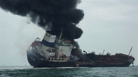 Kapal KM Lautan Papua Indah Terbakar Di Perairan Paiton Probolinggo