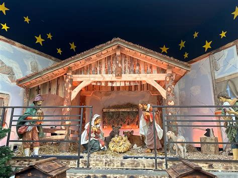 mywort La crèche de Noël au Chrëschtmaart une tradition incontournable