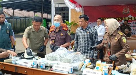 Kejaksaan Negeri Pandeglang Memusnahkan Barang Bukti Ribuan Butir