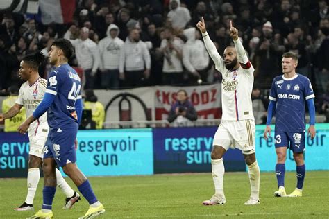 Ol Om Lacazette Offre Trois Points Pr Cieux Lyon Face Marseille