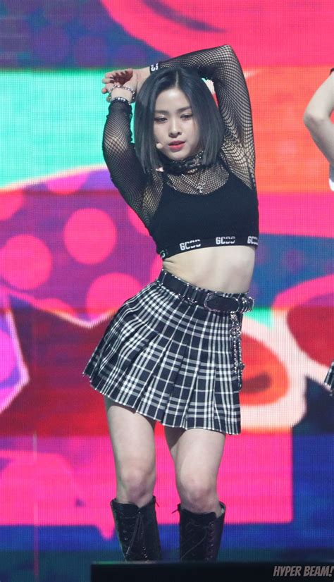 200130 Ryujin Kpop Outfits Kpop Girls Itzy