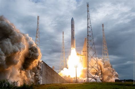 Premier décollage spectaculaire et réussite pour Ariane 6 malgré une