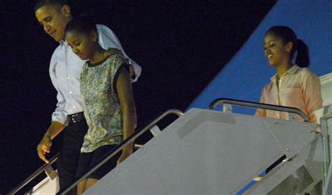 Obama family lands in Hawaii for the holidays | The World from PRX