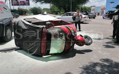 VUELCA MOTOTAXI AL SER IMPACTADO POR UN AUTOMÓVIL AL ORIENTE DE MÉRIDA