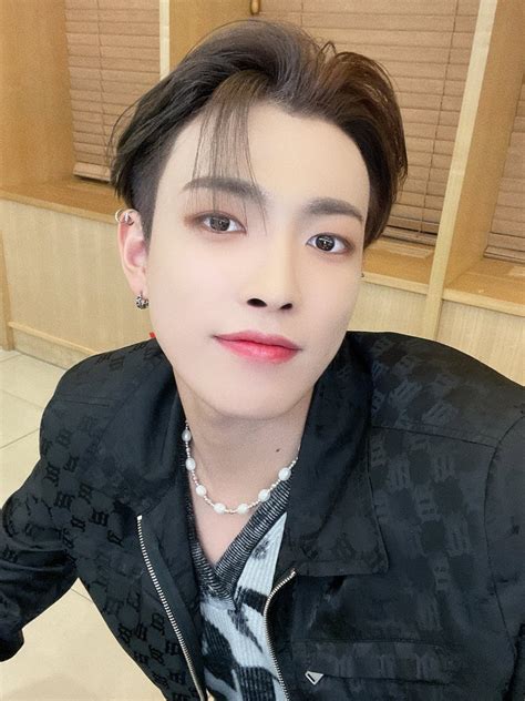 Ateez 에이티즈 On Twitter [ 홍중] 핫스테이지상 고마워 티니들😍😍😍 Ateez 에이티즈