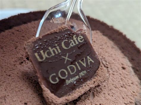 Uchi Café×godiva ショコラロールケーキ フィアンティーヌサクサク食感入り コンビニ・筋トレ大好き！