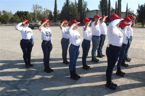 Reciben A J Venes Para El Servicio Militar Nacional Son Mujeres