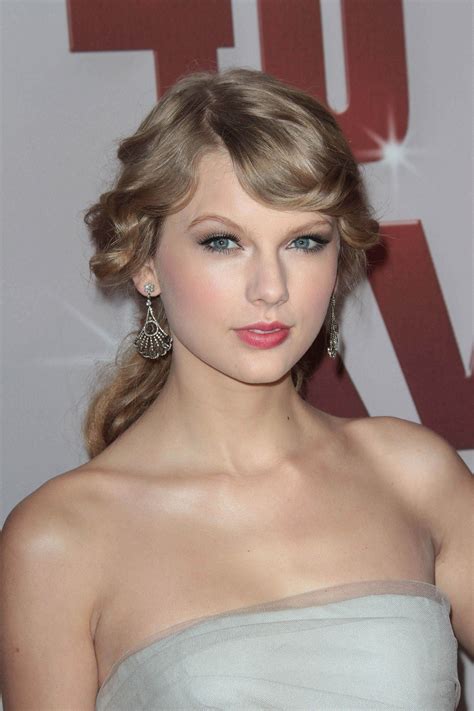 Vicky Love Taylor Ponytail Hairstyles Hair Styles Taylor Swift