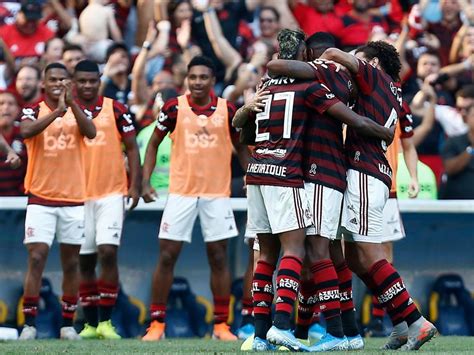 Flamengo Goleia O Corinthians E Segue Folga Rumo Ao T Tulo