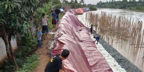 Penanganan Tanggul Citarum Jebol Di Kabupaten Bekasi Sementara Pakai