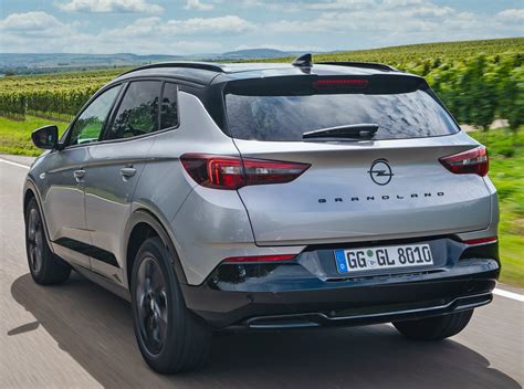 El Opel Grandland 2022 aquí en una enorme galería de imágenes