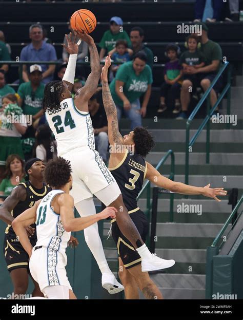 New Orleans Usa Th Feb Tulane Green Wave Forward Kevin Cross