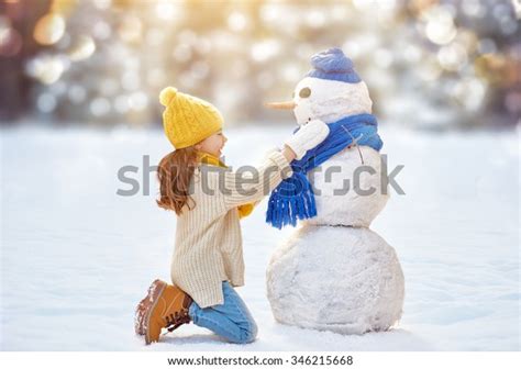 10,364 Little Girl Snowman Images, Stock Photos & Vectors | Shutterstock