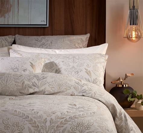 Vantona Luxe Range Chalfield Cotton Rich Damask Jacquard King Quilt