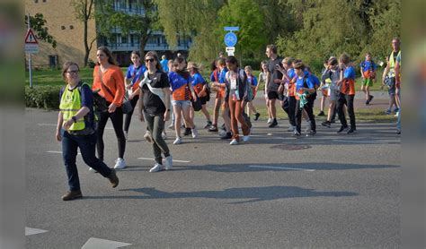 In Beeld Bijna 5600 Wandelaars Maken Van De Veenendaalse