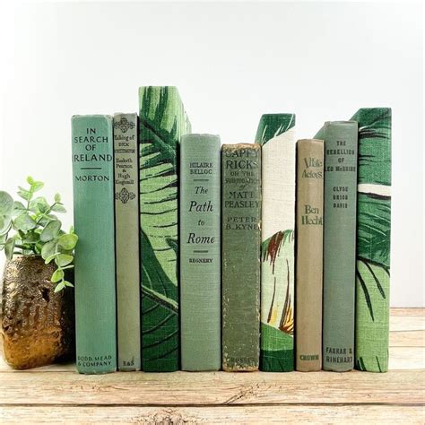 Bookshelf Decor | Bookshelf decor, Book decor, Decor