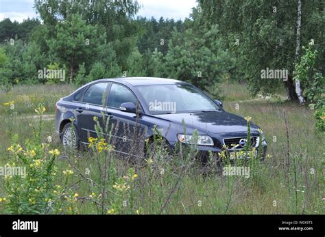 Car Parked On Grass Hi Res Stock Photography And Images Alamy