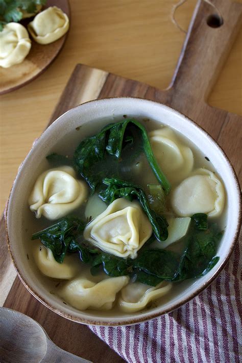 Soupe De Tortellini Aux Pinards Et Pommes De Terre De Travel Food Et