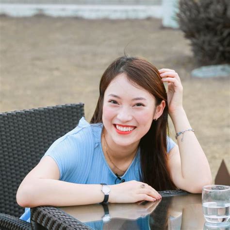 Hot girl nói thứ tiếng mua xe hơi tậu đất cho bố mẹ ở tuổi BlogAnChoi