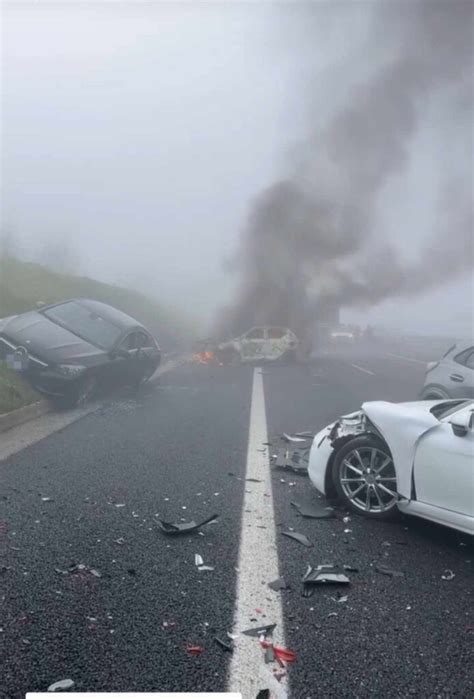 Aksident zinxhiror në një autostradë të Italisë raportohet për dy të