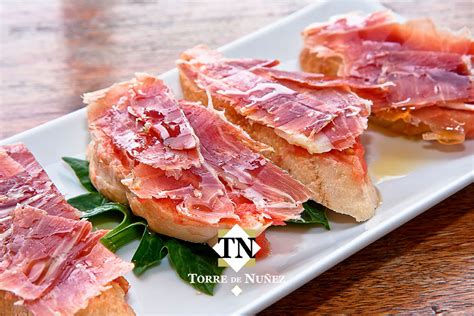 3 montaditos de jamón serrano para meriendas de verano Torre de Núñez