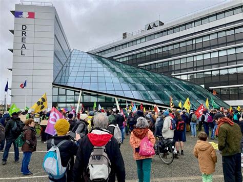 Contre Le D Marrage De L Epr Pr S D Un Millier De Manifestants Anti