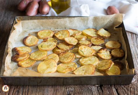 Patate Al Forno Croccanti A Fette Con La Buccia Contorno