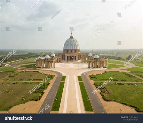 Basilica Our Lady Peace Yamoussoukro Ivory Stock Photo 2137148641