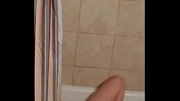 Espionner Une MILF En Savourant Un Gode Dans La Baignoire XVIDEOS