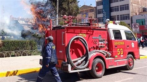 Juliaca Persona Con Alteraciones Mentales Quem Rbol De Plaza