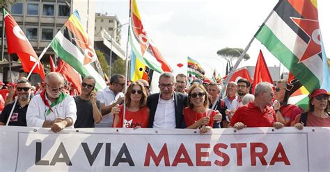 Alla Manifestazione Della Cgil Unenorme Valanga Umana Dipinta Di Rosso