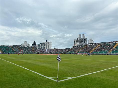 Figueirense x Ferroviário onde assistir ao vivo horário e escalações