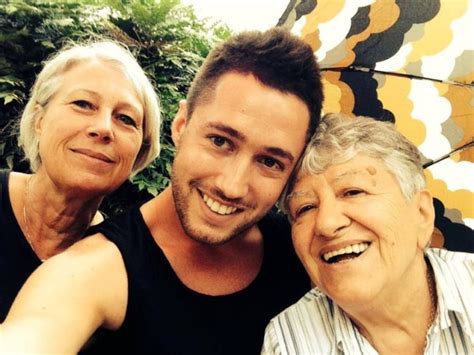 La Nonna Al Gay Pride Che Urla Etero O Gay Son Tutti Nipoti Miei