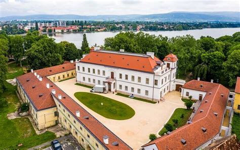 Schloss Esterh Zy In Tata Ffnet Nach Renovierung Wieder Seine Tore