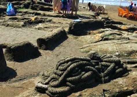 Pantai Air Manis Merupakan Tempat Destinasi Wisata Laut Berupa Pantai