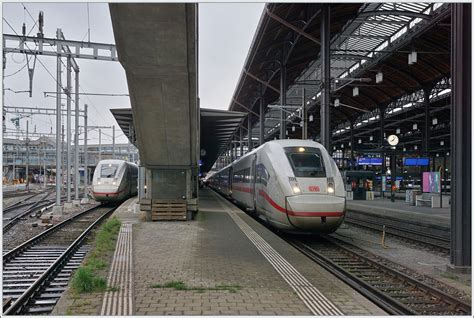 In Basel Sbb Stehen Zum Fotografieren Nicht Sehr Geschickt Zwei Db