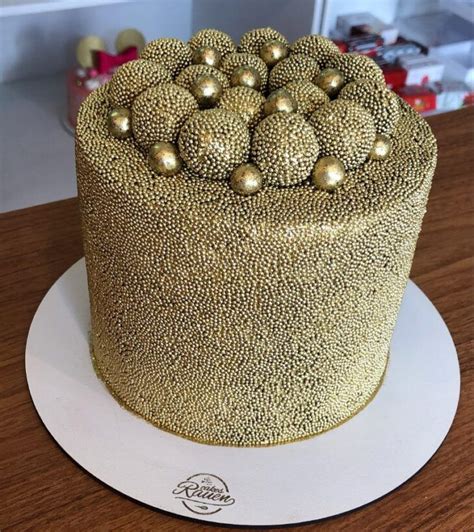 Bolo Dourado Inspira Es Para Arrasar Na Decora O Da Festa Glow