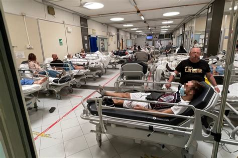 Pronto Soccorso Del Cardarelli Di Nuovo Pieno Stop Ai Ricoveri