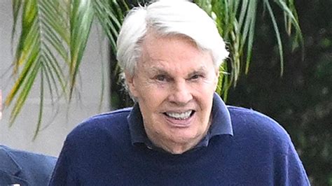 Ex Abercrombie Fitch Ceo Grins After Posting M Bail In Sex
