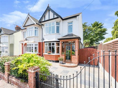 3 Bed Semi Detached House For Sale In Park Lane Southend On Sea Ss1