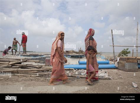 Munshigonj Bangladesh 9th Sep 2014 River Bank Erosion Area At Padma