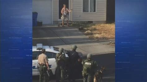 Vancouver Man Arrested After Bizarre Standoff Kptv Fox 12