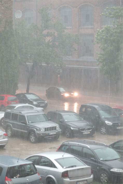 Gdzie jest burza Ostrzeżenia IMGW przed nawałnicami i upałami