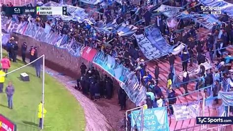 Video Un Hincha De Temperley Se Cayó De La Tribuna Ante River Y