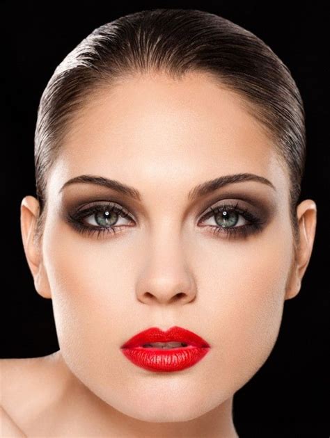 25 Glamorous Makeup Ideas With Red Lipstick Red Lipstick Makeup Glamorous Makeup Red Lip Makeup