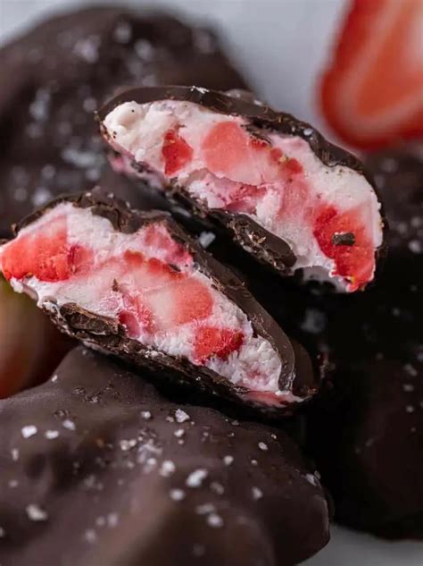 Viral Chocolate Strawberry Yogurt Clusters💋 ️🤍 Gallery Posted By Kate