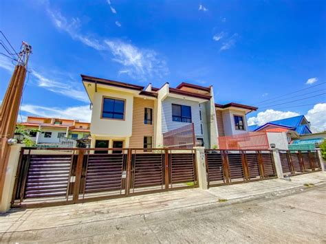 2 Storey Spacious Townhouse In Bf Resort Village Las Pinas